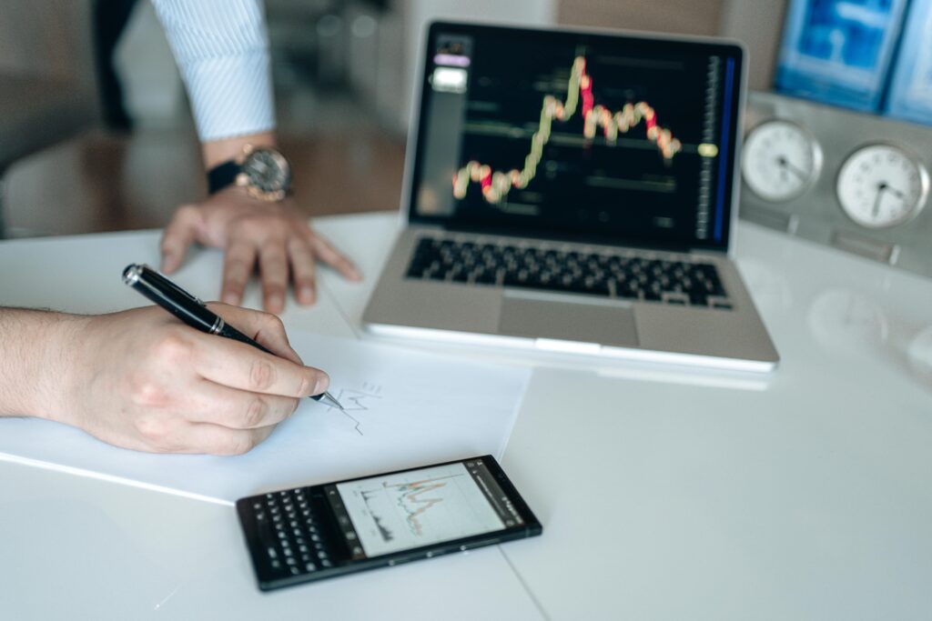 pexels-alphatradezone-5834241