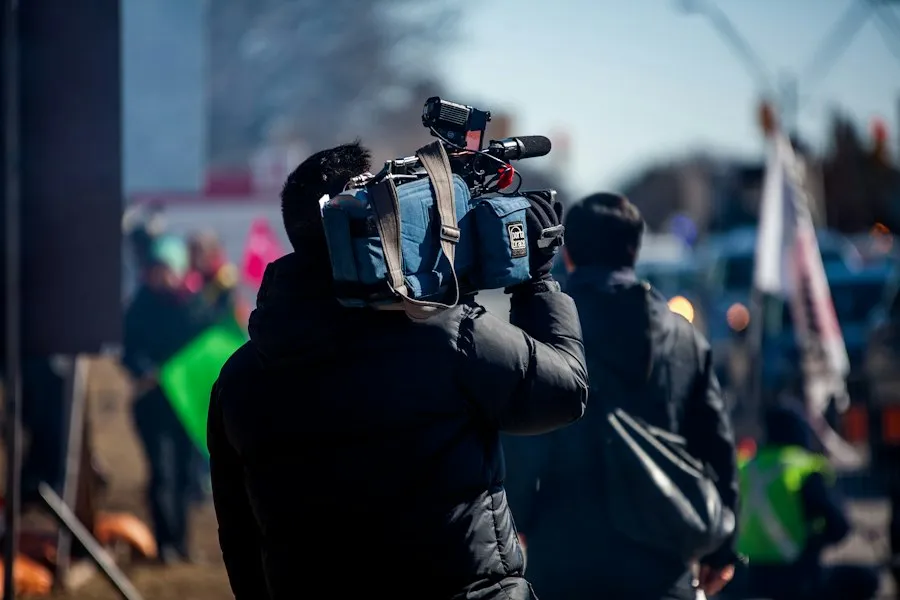 field reporting journalism